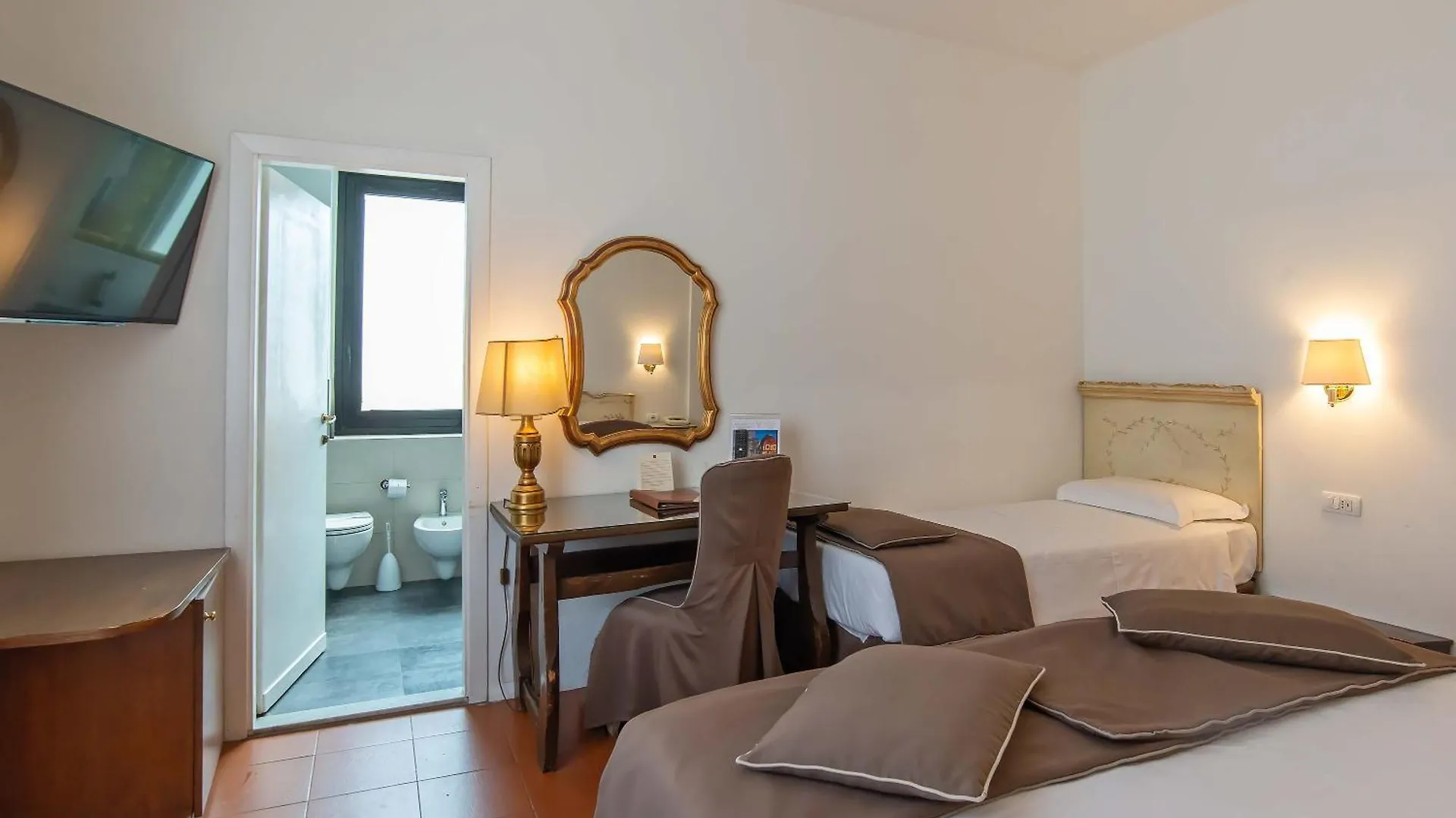 ***  Hotel Machiavelli Palace Florence Italy