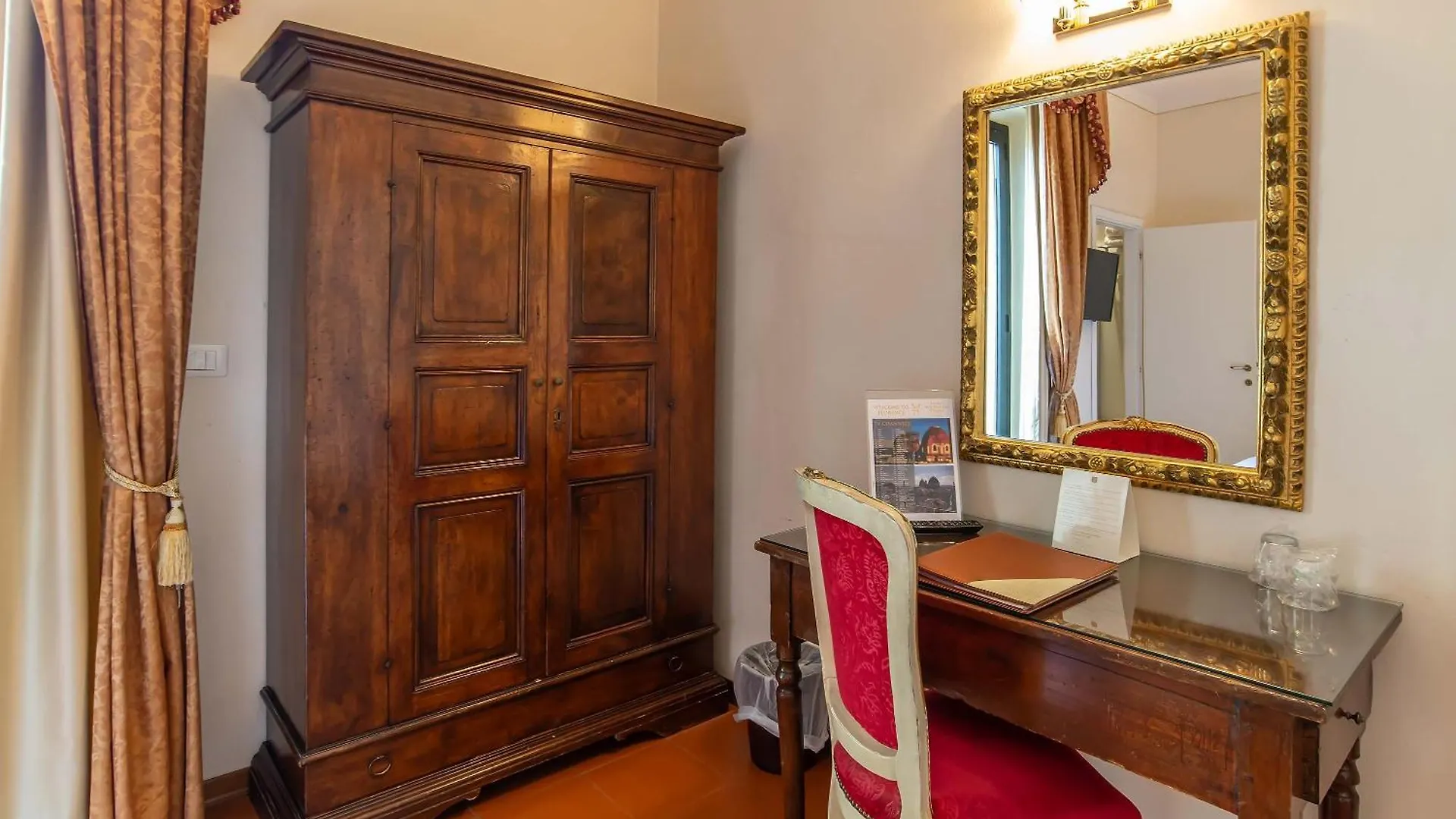 ***  Hotel Machiavelli Palace Florence Italy